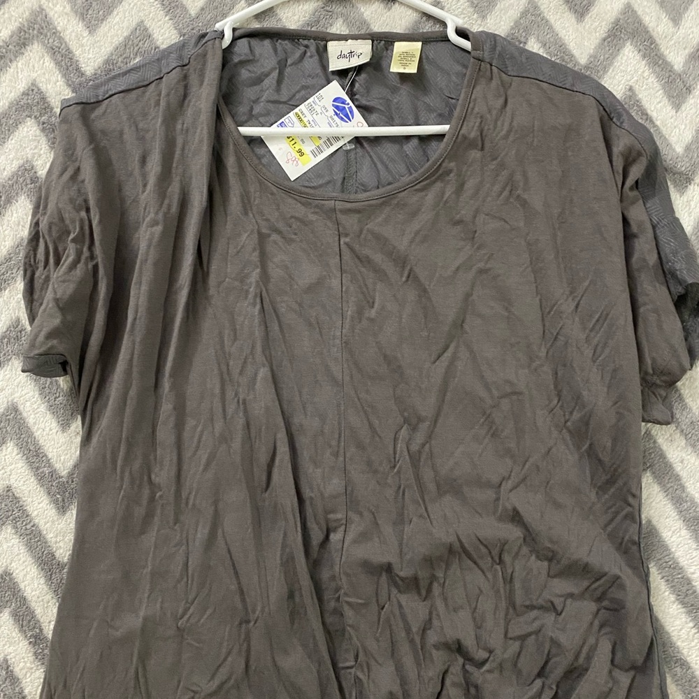 ⭐️NWT Womens top size medium